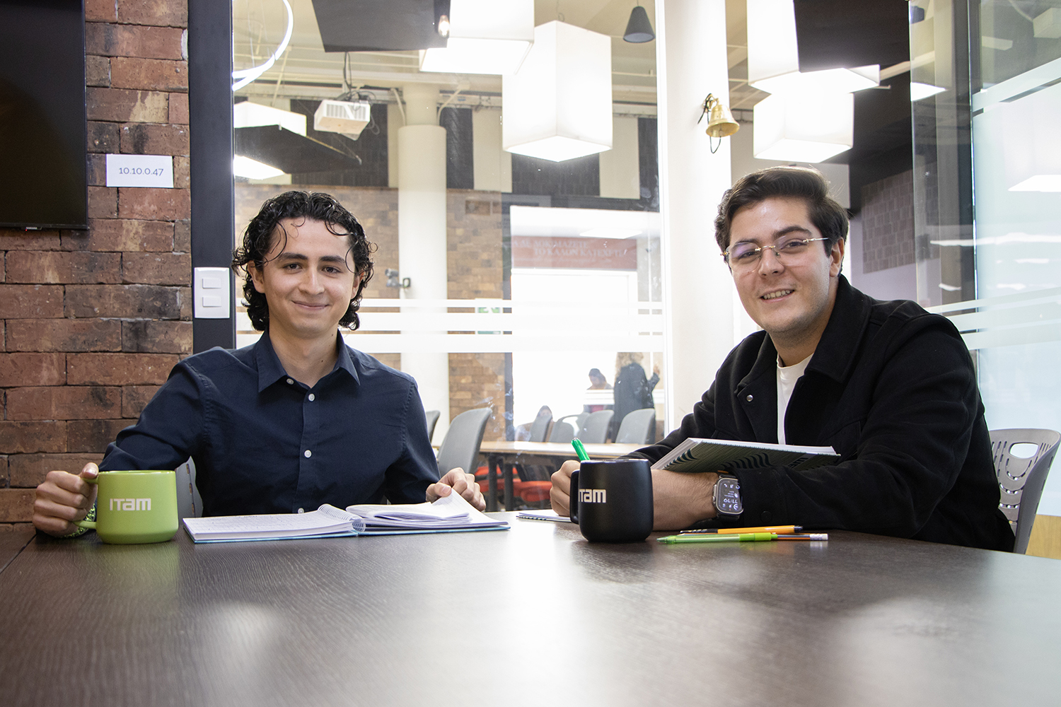 estudiantes del ITAM tomando un taller
